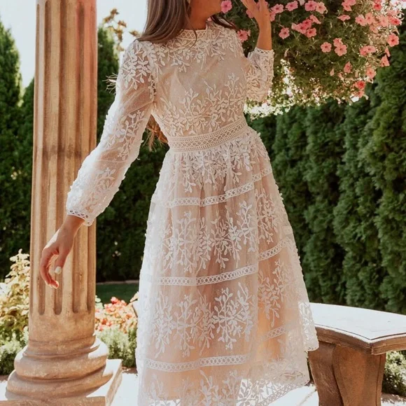 Ivy City Co Sicily Dress in Burgundy - Picture 2 of 7